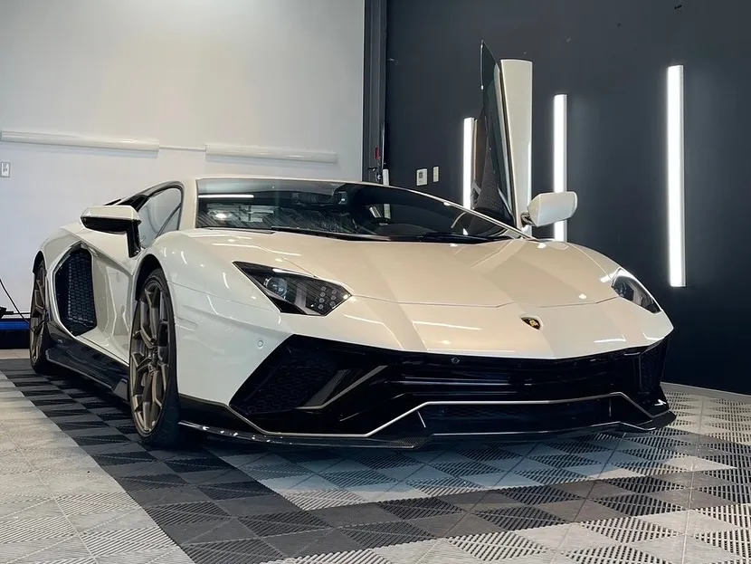 Aventador LP 780-4 Ultimaeにダイヤ...