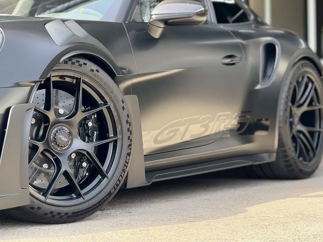 🐦‍⬛PORSCHE GT3RSのブラックシリーズがついに完...
