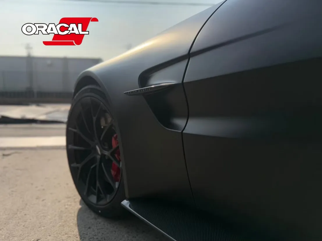 ✨🚗 アストンマーティン ヴァンテージに個性的な装いを!フル...