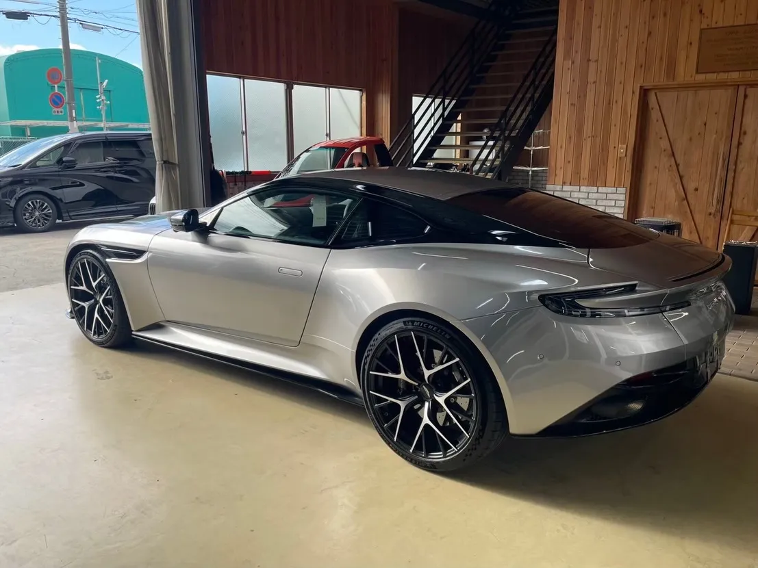 今日も愛車に最高の輝きを届けます✨！アストンマーティンDB1...